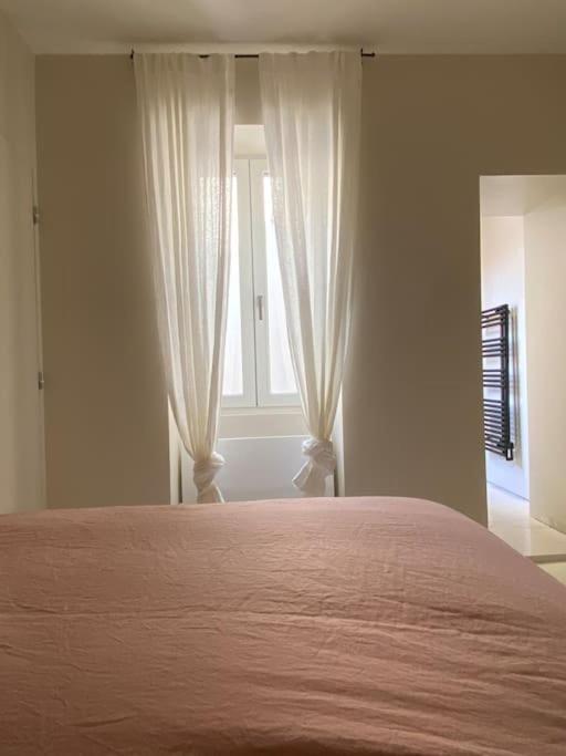 Welcoming, Lovely, Calm & Centrally Located Flat Дижон Екстериор снимка